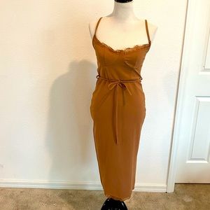 Sexy brown Boo Hoo dress with slit in back